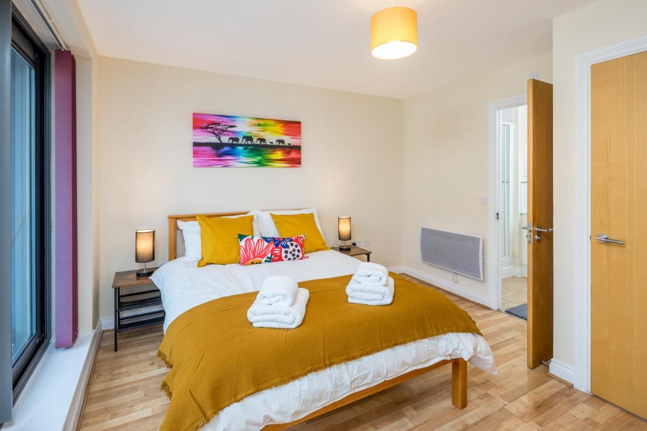 Central Watford Stylish 2 Bedroom Serviced Apartment With Free Parking Dış mekan fotoğraf