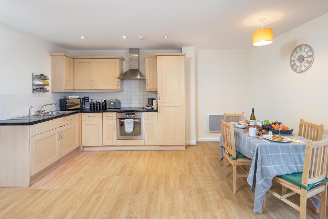 Central Watford Stylish 2 Bedroom Serviced Apartment With Free Parking Dış mekan fotoğraf